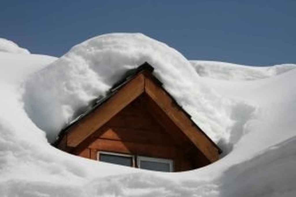 remove-snow-from-your-roof